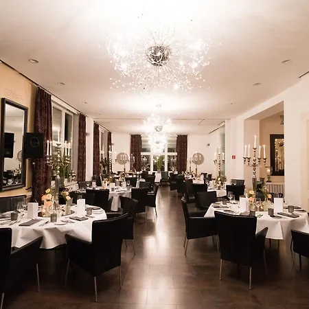 Parkhotel فندق 4*